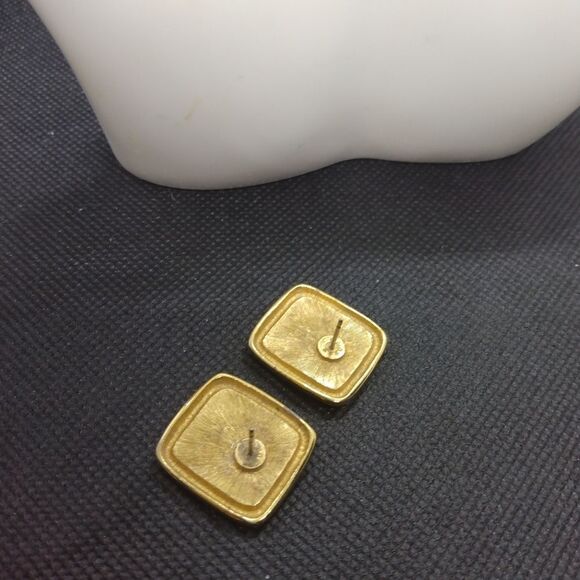 Square cream vintage earrings - Picture 3 of 3